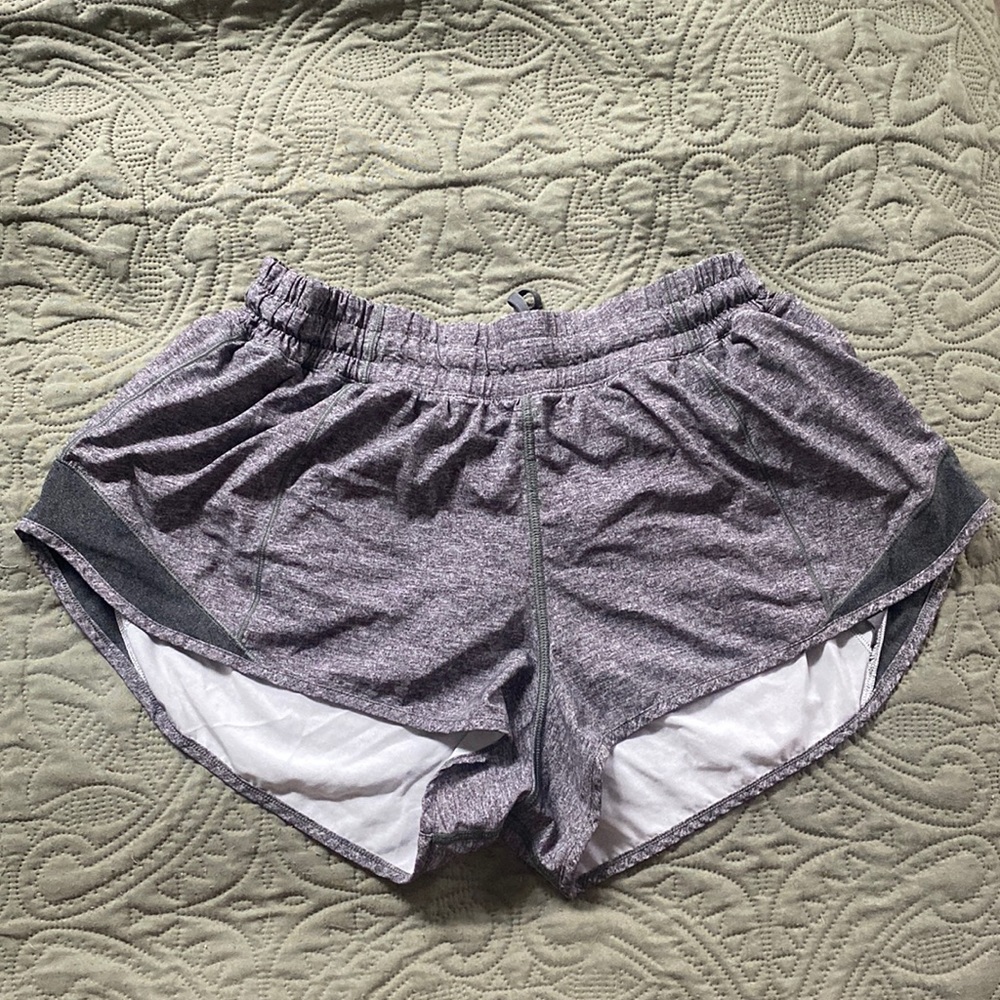 Lululemon Hotty Hot Shorts 2.5”